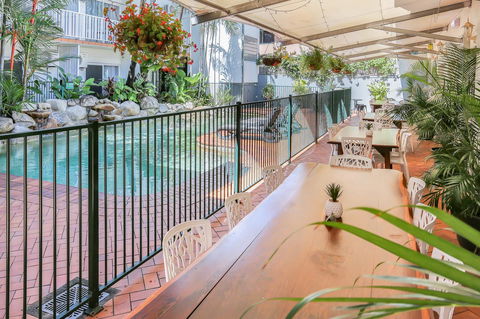 Coral Tree Inn - Foster Accommodation 4