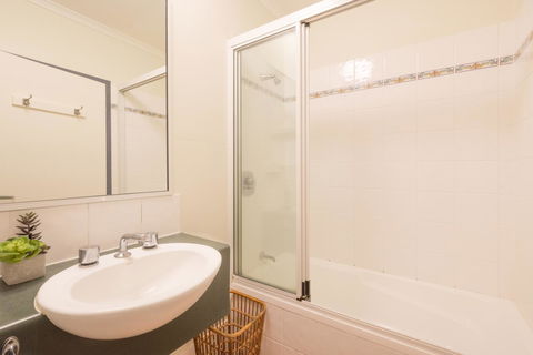 Coral Tree Inn - Foster Accommodation 41