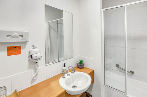 Coral Tree Inn - Foster Accommodation 33