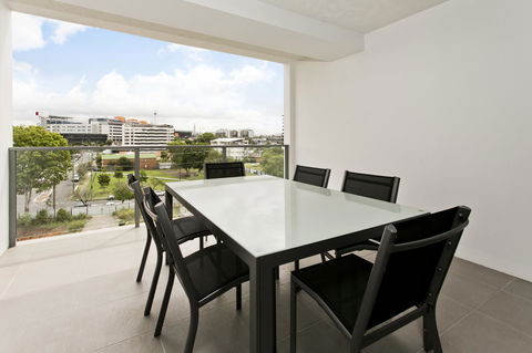 Arise Princess Regent Apartments - Foster Accommodation 2