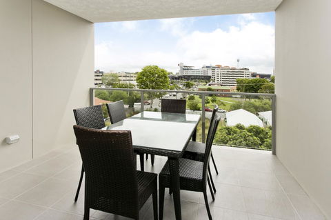 Arise Princess Regent Apartments - Foster Accommodation 10