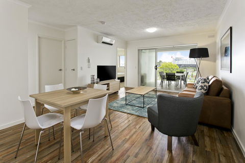 Arise Princess Regent Apartments - Foster Accommodation 3