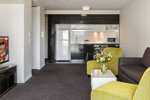 Code Apartments - Foster Accommodation 36