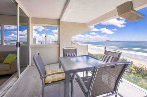84 The Spit Holiday Apartments - Foster Accommodation 24