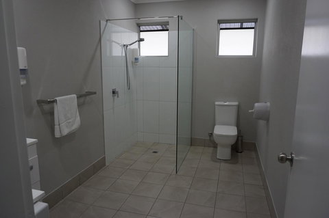 YAL Cairns - A Motel That Makes A Difference - Foster Accommodation 2