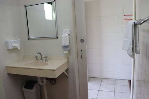 YAL Cairns - A Motel That Makes A Difference - Foster Accommodation 20