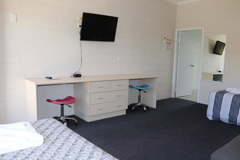 YAL Cairns - A Motel That Makes A Difference - Foster Accommodation 21