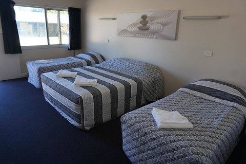 YAL Cairns - A Motel That Makes A Difference - Foster Accommodation 1
