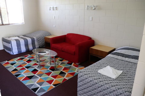 YAL Cairns - A Motel That Makes A Difference - Foster Accommodation 3