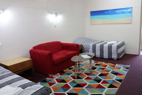 YAL Cairns - A Motel That Makes A Difference - Foster Accommodation 18