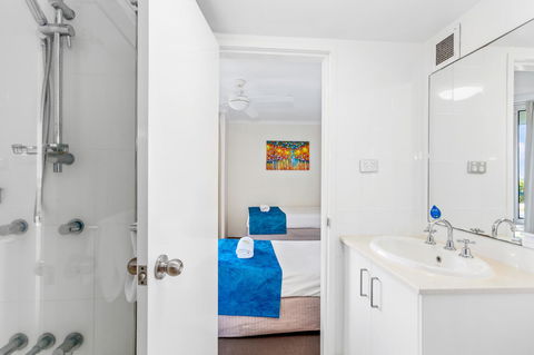 Rainbow Commodore Coolangatta - Foster Accommodation 28