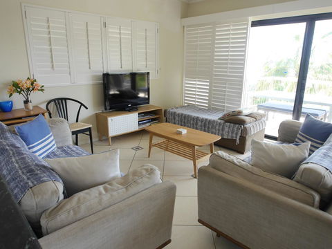 Cylinder Beach Mooloomba Unit 3 - Foster Accommodation 5
