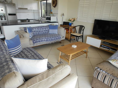 Cylinder Beach Mooloomba Unit 3 - Foster Accommodation 4