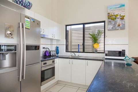 Cylinder Beach Mooloomba Unit 3 - Foster Accommodation 6