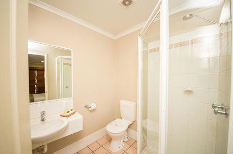 Cosmopolitan Motel & Serviced Apartments - Foster Accommodation 21