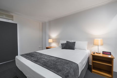 Cosmopolitan Motel & Serviced Apartments - Foster Accommodation 3