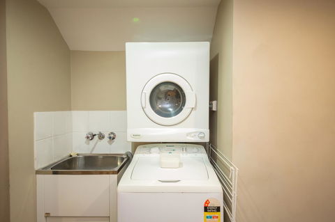 Cosmopolitan Motel & Serviced Apartments - Foster Accommodation 23