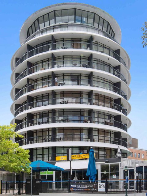 Madison Tower Mill Hotel - Foster Accommodation 0