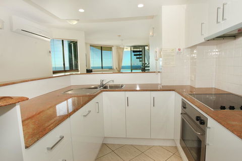 Malibu Apartments - Foster Accommodation 15