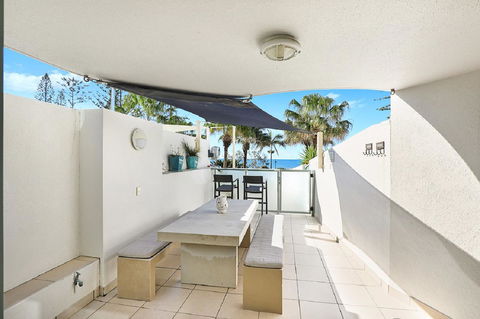 Malibu Apartments - Foster Accommodation 9