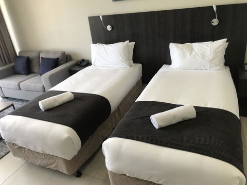 Sunshine Tower Hotel - Foster Accommodation 10