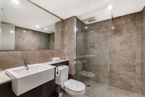 Sunshine Tower Hotel - Foster Accommodation 23