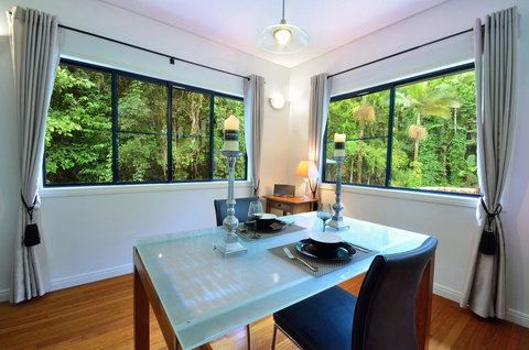 Misty Mountains Rainforest Retreat - Foster Accommodation 11