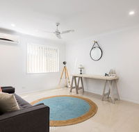 Briz Stays - Whites Road - Foster Accommodation