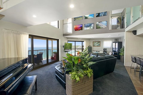 Burleigh Esplanade Apartments - Foster Accommodation 26
