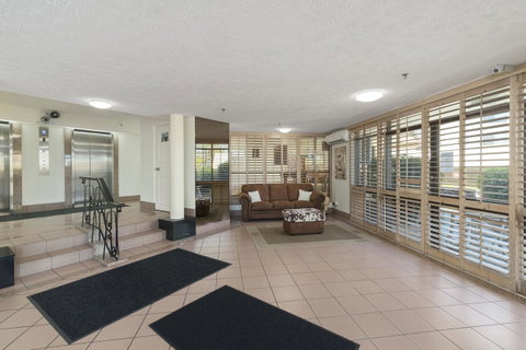 Burleigh Esplanade Apartments - Foster Accommodation 31