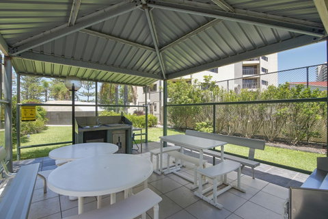 Burleigh Esplanade Apartments - Foster Accommodation 24