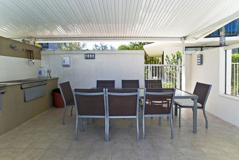 Hi Surf Beachfront Resort Apartments - Foster Accommodation 32