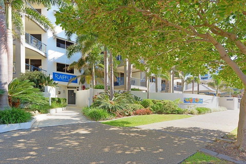 Raffles Mooloolaba - Foster Accommodation 13