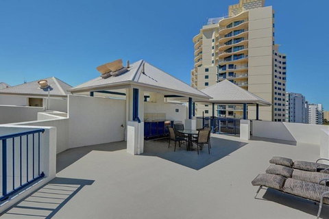 Raffles Mooloolaba - Foster Accommodation 5