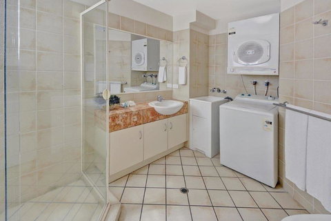 Raffles Mooloolaba - Foster Accommodation 12