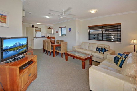 Raffles Mooloolaba - Foster Accommodation 8