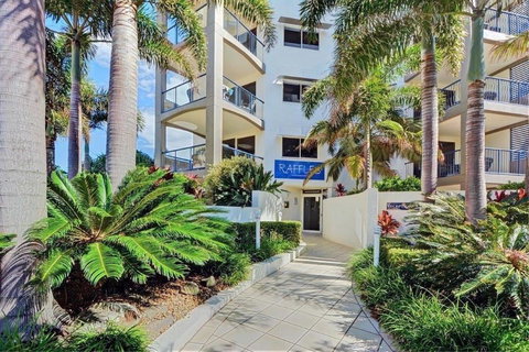 Raffles Mooloolaba - Foster Accommodation 0