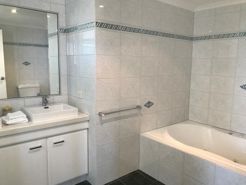 Rainbow Bay Resort Holiday Apartments - Foster Accommodation 5