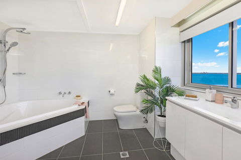 Elouera Tower - Foster Accommodation 3