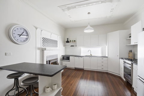 The Lighthouse - Foster Accommodation 12