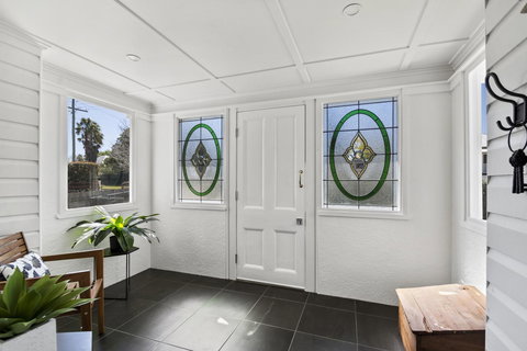 The Lighthouse - Foster Accommodation 17