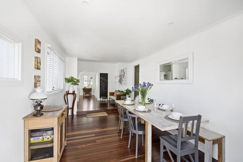 The Lighthouse - Foster Accommodation 10