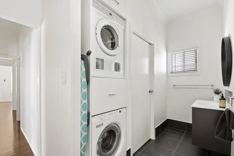 The Lighthouse - Foster Accommodation 15