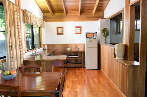 Sharlynn By The River - Foster Accommodation 44