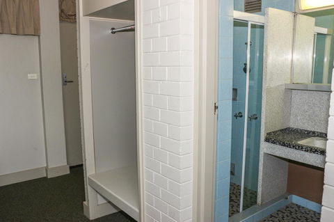 Brighton Hotel - Foster Accommodation 10