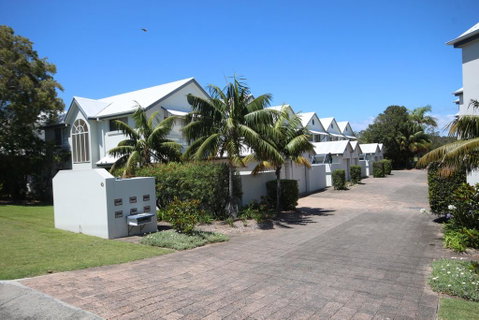 Waters Edge - Foster Accommodation 0