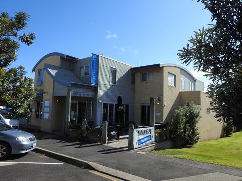 Waves Luxury Suites - Foster Accommodation 3