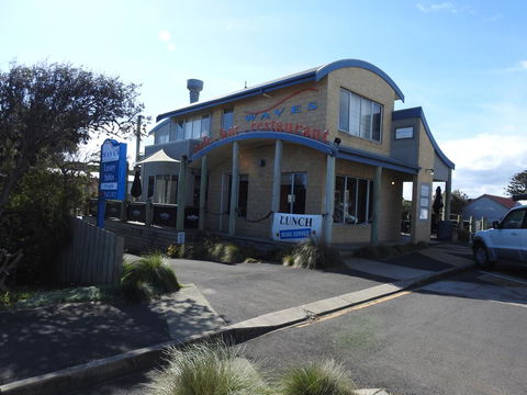Waves Luxury Suites - Foster Accommodation 2