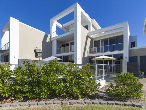 WAVES ON KAMALA 13 - Foster Accommodation 0