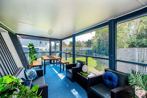 Wayfarers Beachouse - Rainbow Beach, Everything You Need, Just Metres To The Beach - Foster Accommodation 3